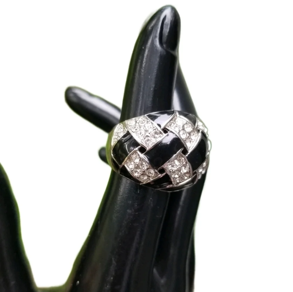 JOAN BOYCE DESIGNER 1980S SILVERTONE, BLACK & CRYSTAL BASKETWEAVE DESIGN RING - Picture 2 of 5